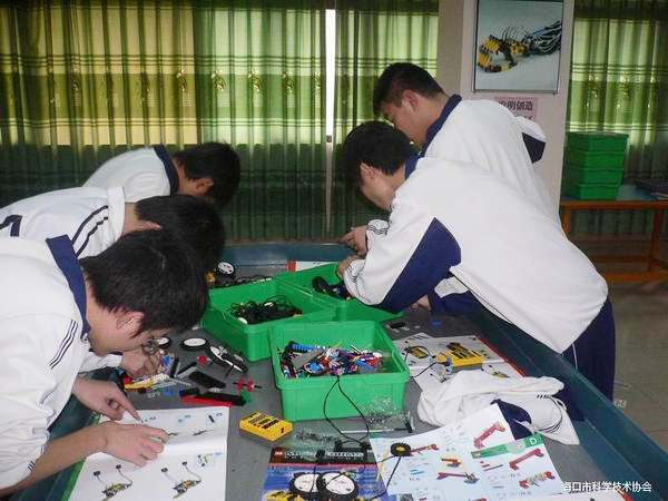 <a href='http://www.taiwanquinoa.com/chanpin/60-1.html' target='1' style='font-size:18px; font-weight:bold; color:#000000;'>機器人功能室</a>2